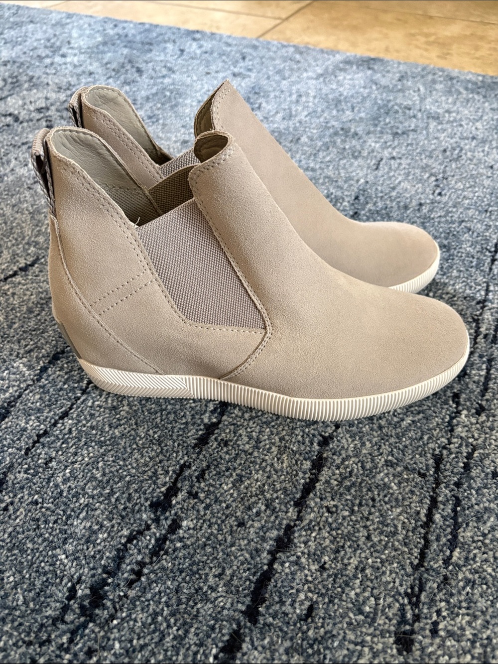 Sorel Women's Light Gray Chelsea Rain Boots